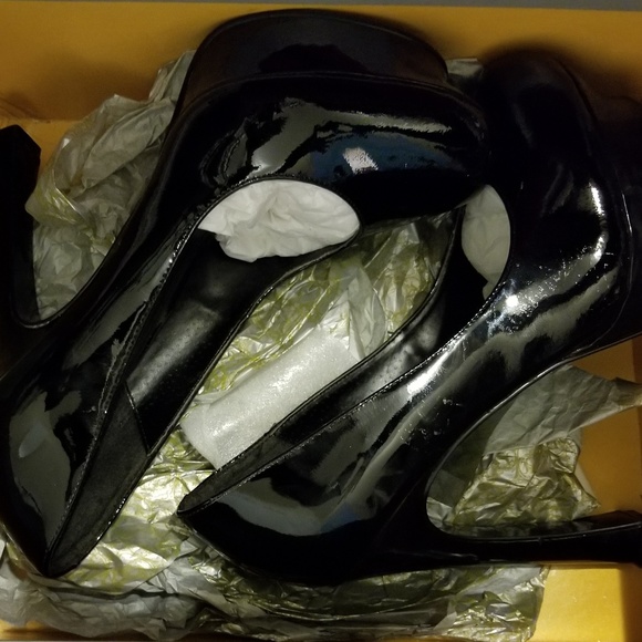 Kelsi Dagger Black Patent Leather Pumps - Picture 5 of 7